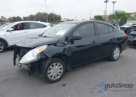 2015 Nissan Versa 1.6 S z USA, uszkodzony, nr VIN 3N1CN7AP1FL924870